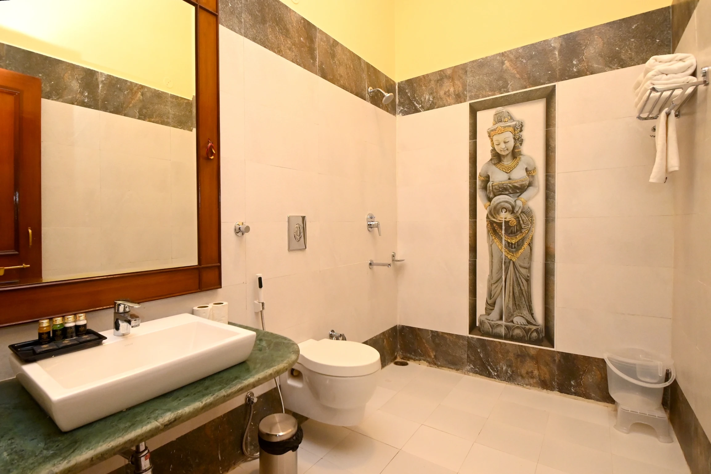 Aaram Bagh Maheshwar gallery 8