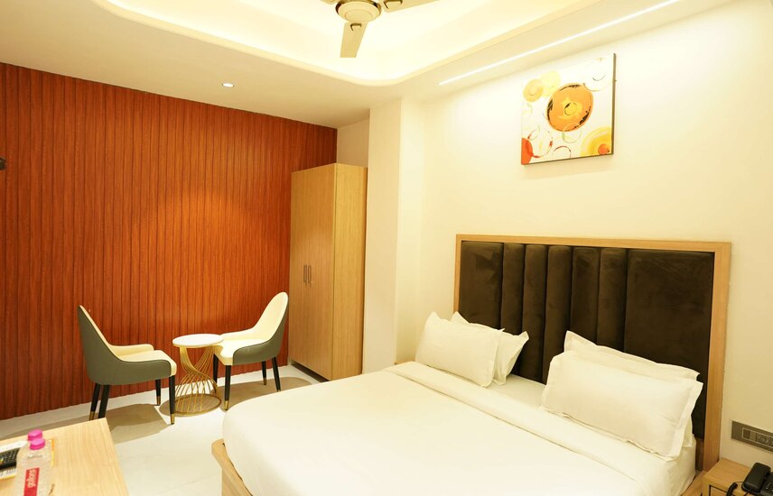 V Inn Studio gallery 2