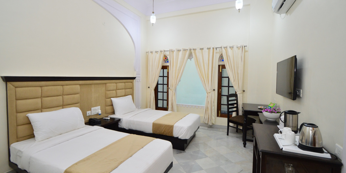 aaram-bagh-aagra-room-5